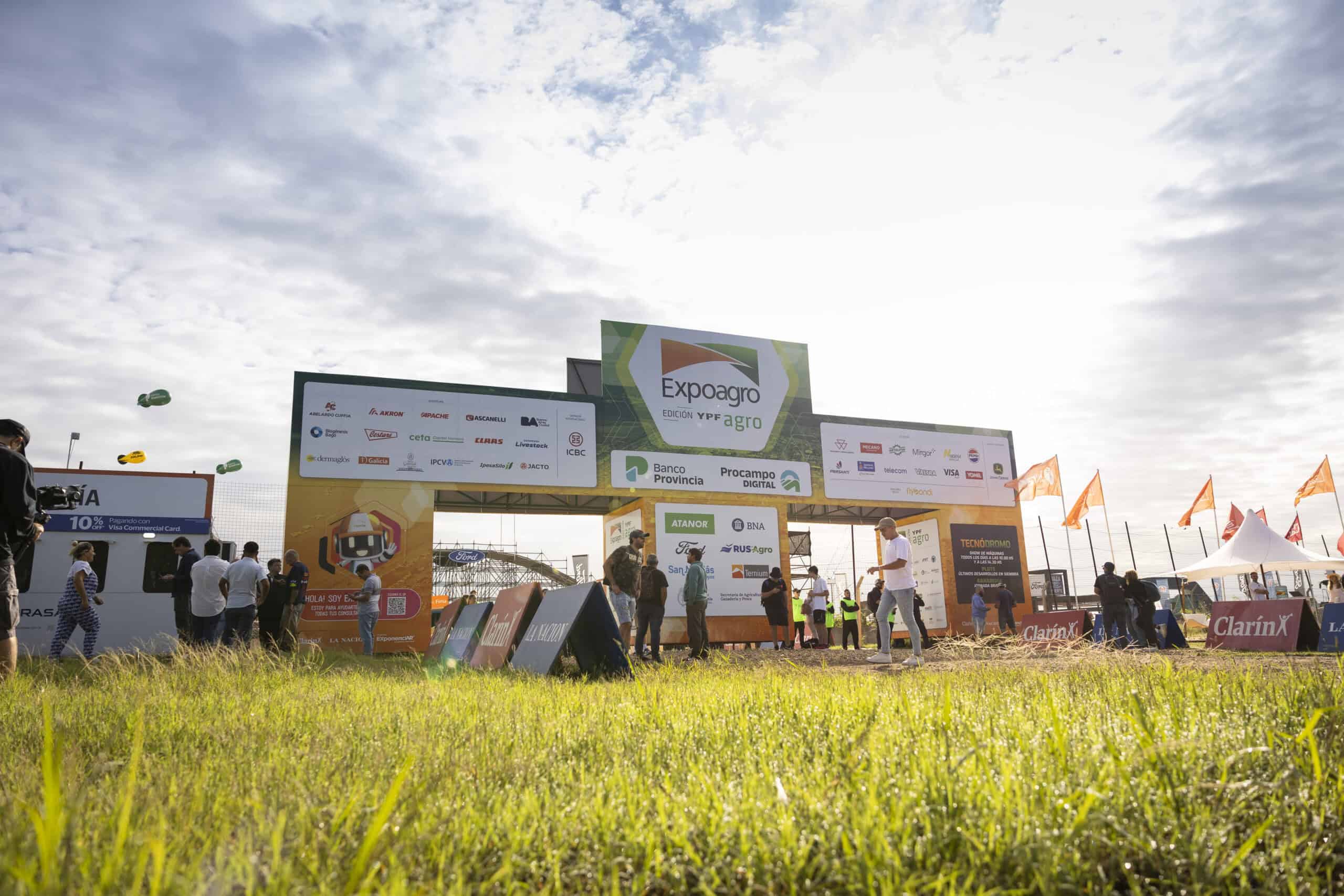 gacetilla 1 expoagro celebra 20 anos impulsando la innovacion y los negocios del agro scaled